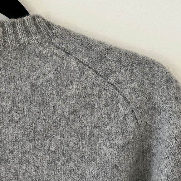 Vintage Gap 100% Wool Gray Crewneck Sweater Made In England - Picture 13 of 16